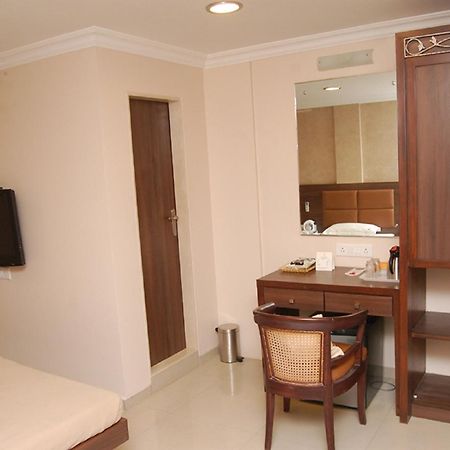 Haredia Hotel Mumbai  Buitenkant foto